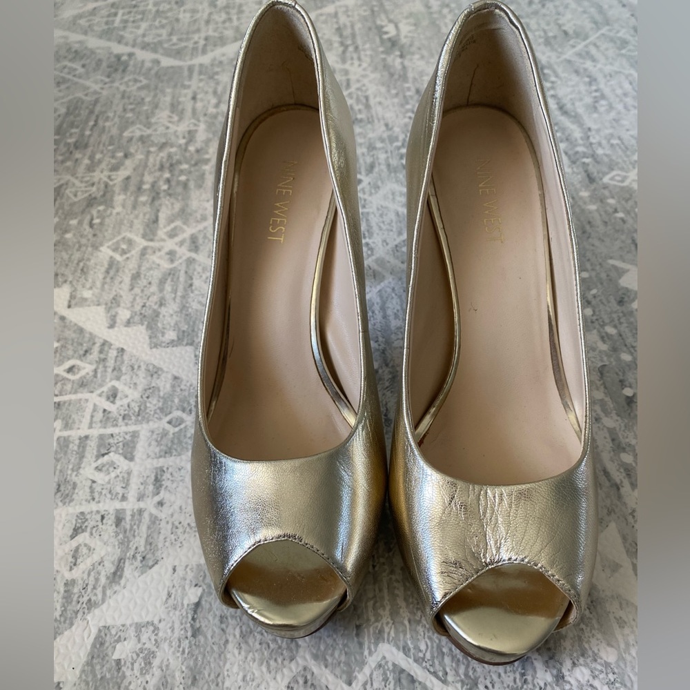 Nine West gold peep toe pumps